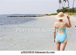 海滩欧美泳装图片,时尚泳装演绎夏日魅力