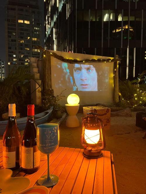 欧美喝酒氛围图片,畅饮时光下的社交盛宴