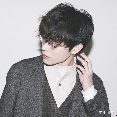 欧美帅哥棕色眼睛图片,欧美帅哥棕色眼眸下的魅力世界