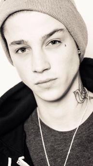 欧美复古圆脸图片男生,欧美圆脸男生风采再现